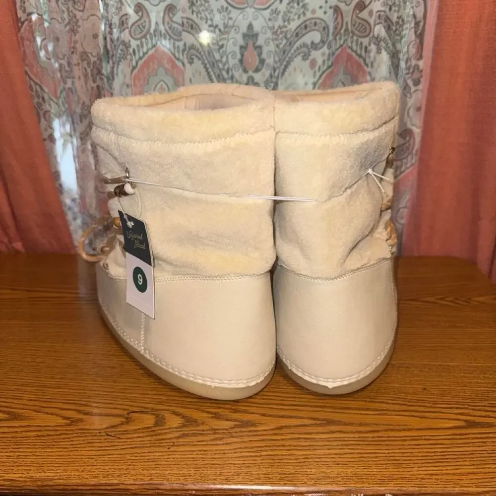 Nwt cream tan universal
